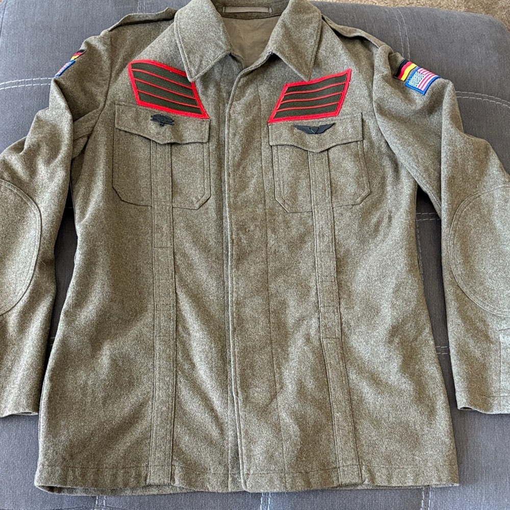 Men's military green  Jacket. S-M